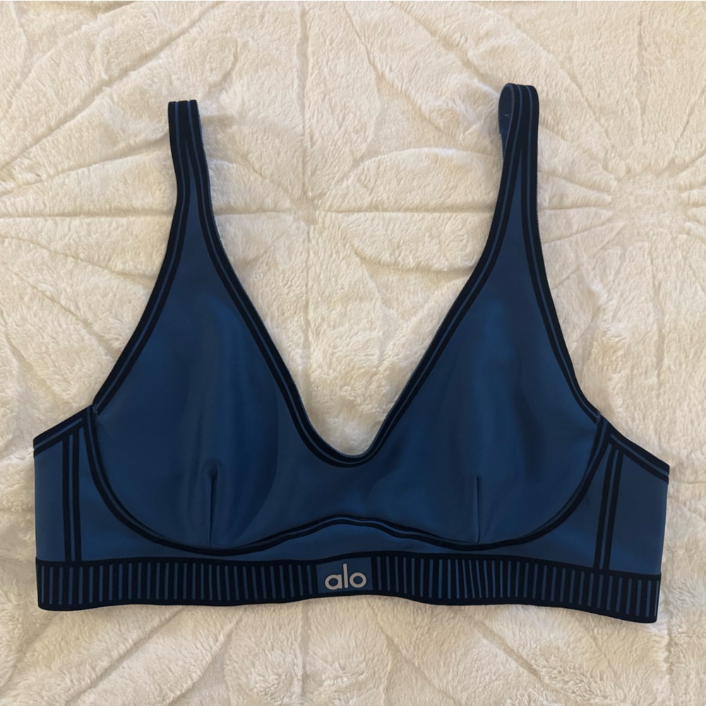 ALO Yoga Airlift Line Up Bra